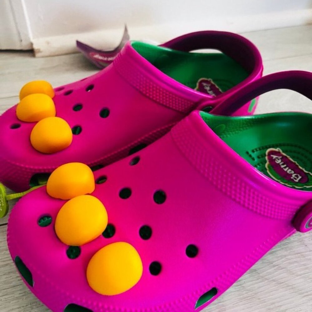 BARNEY CROCS SIZE J4 - Picture 2 of 5